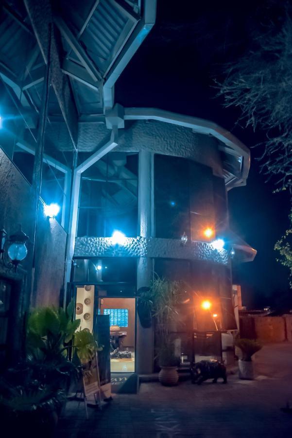 African Home Hotel ハボローネ エクステリア 写真