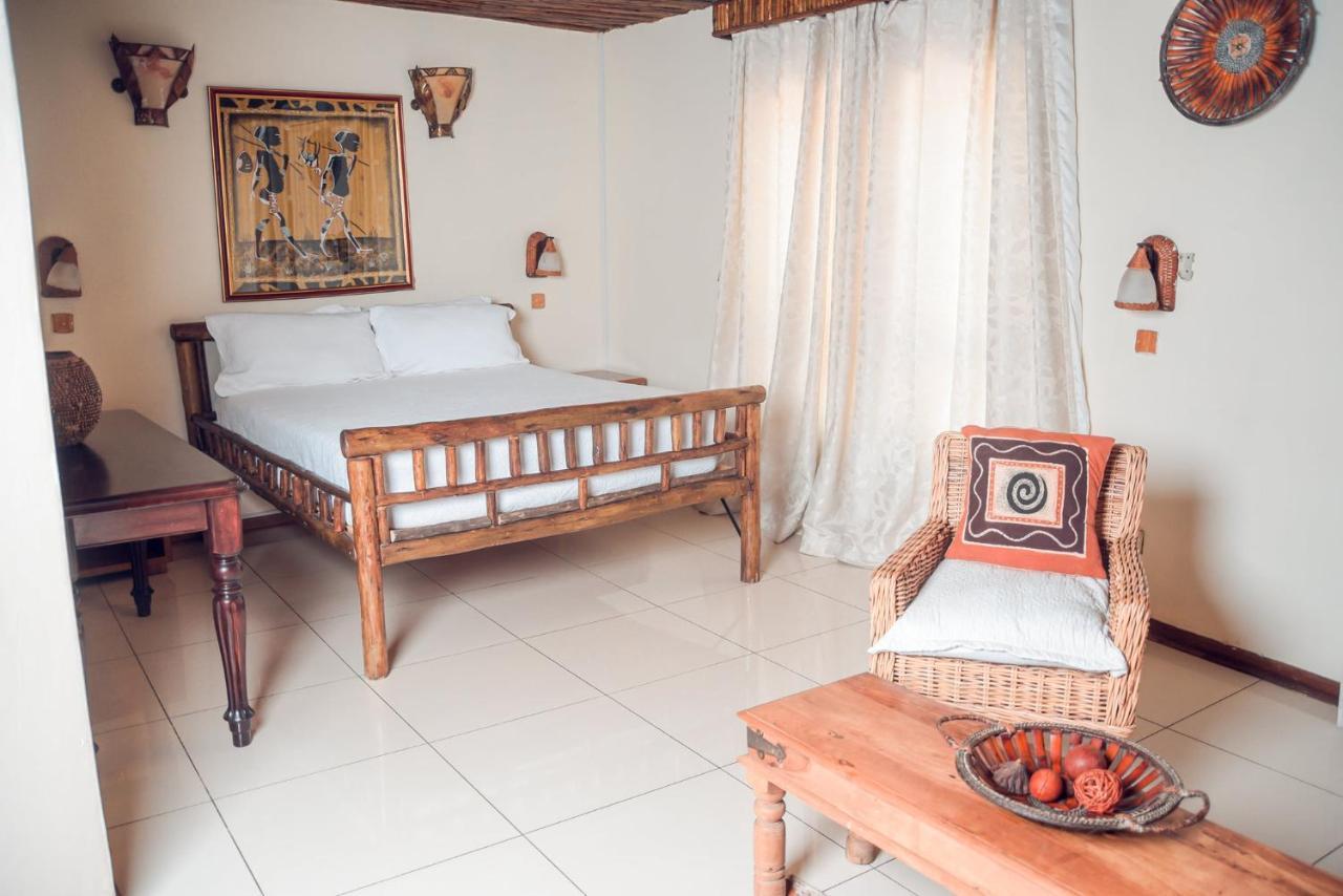 African Home Hotel ハボローネ エクステリア 写真