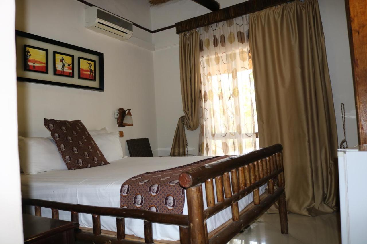 African Home Hotel ハボローネ エクステリア 写真
