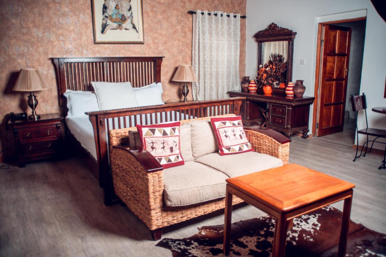 African Home Hotel ハボローネ エクステリア 写真
