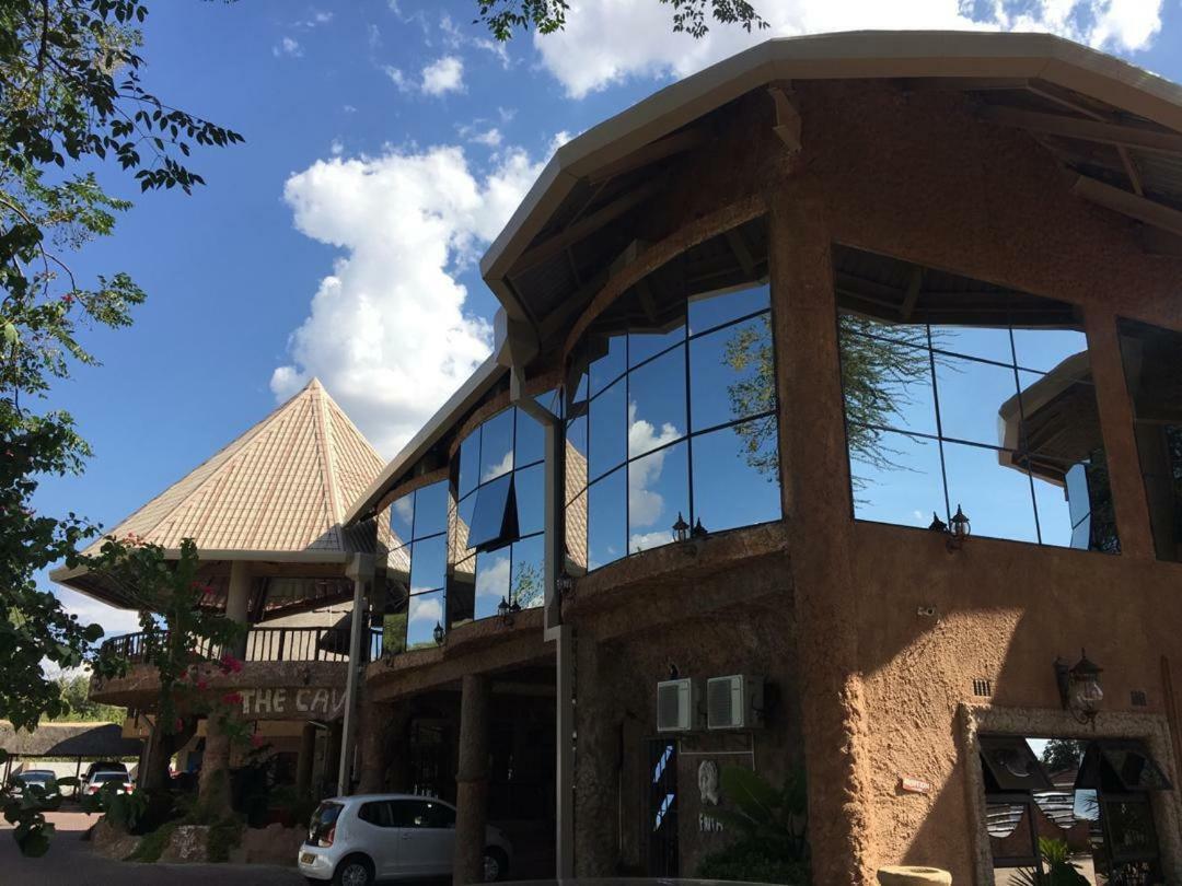 African Home Hotel ハボローネ エクステリア 写真