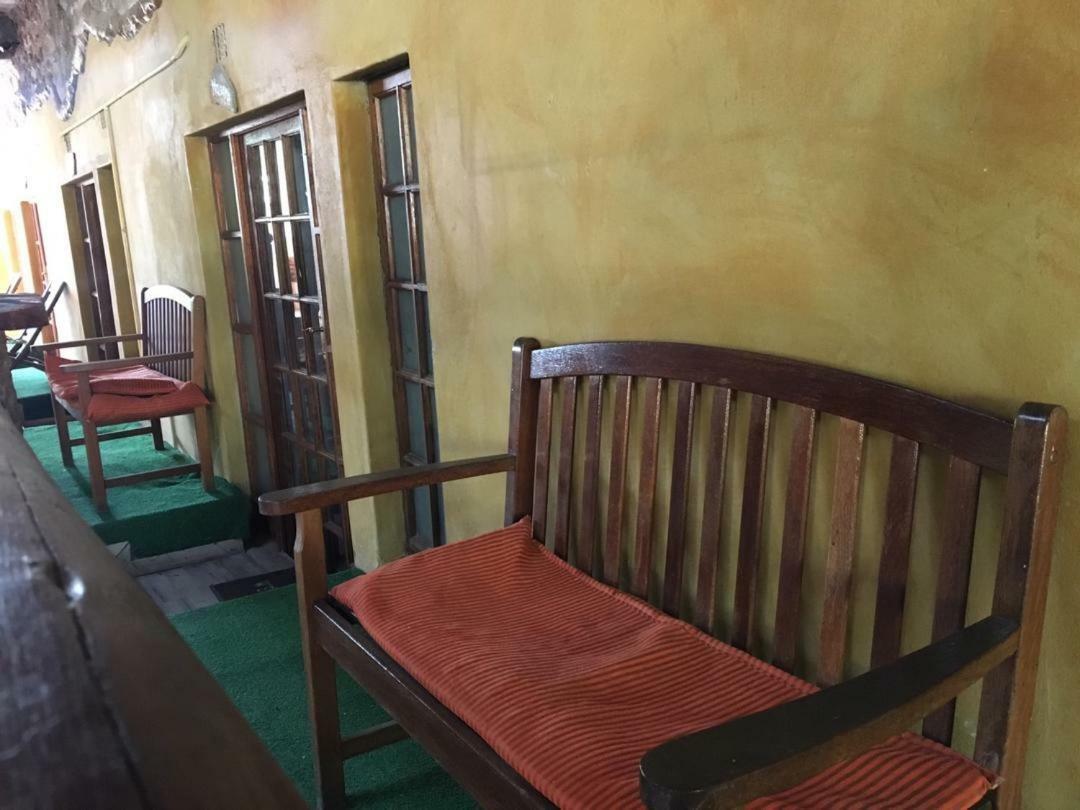 African Home Hotel ハボローネ エクステリア 写真