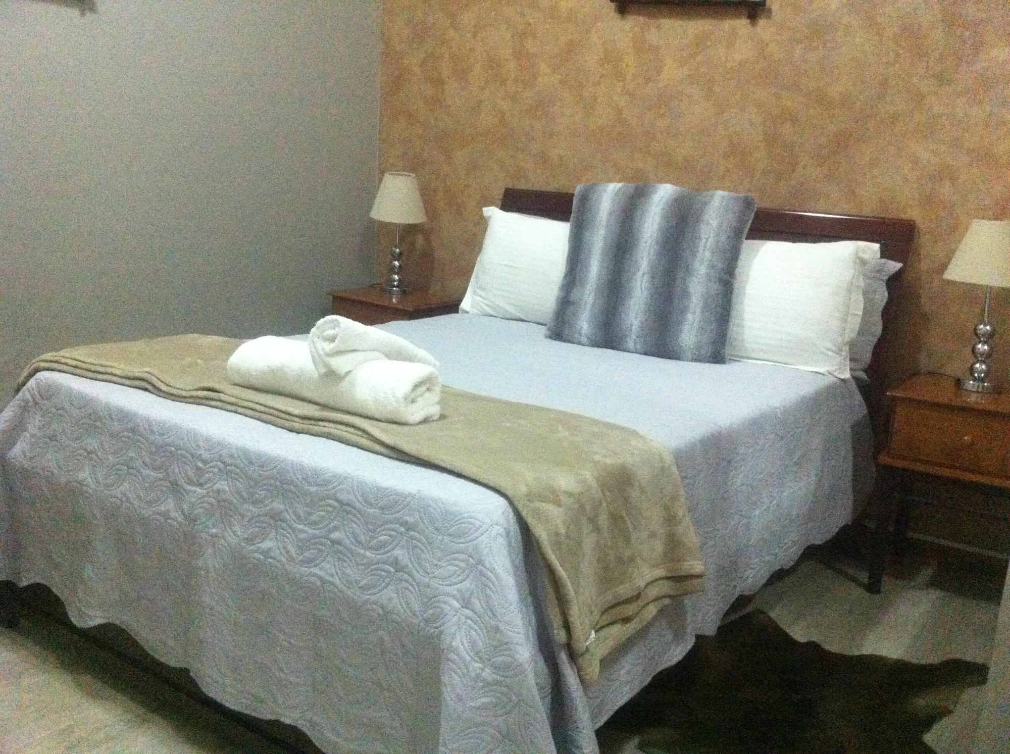 African Home Hotel ハボローネ エクステリア 写真