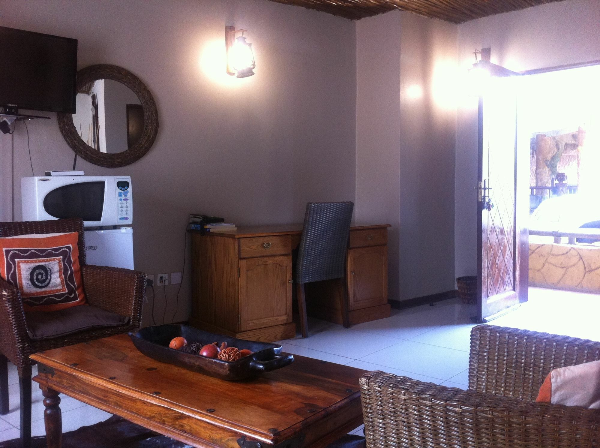 African Home Hotel ハボローネ エクステリア 写真